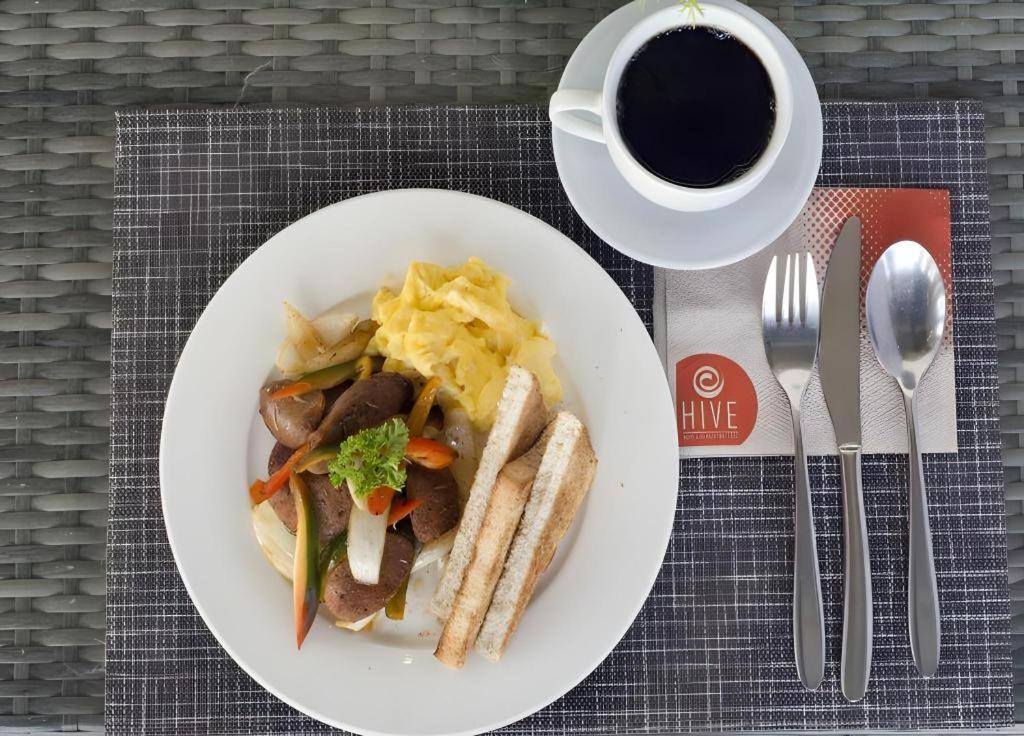 Hive Hotel Quezon City Zewnętrze zdjęcie