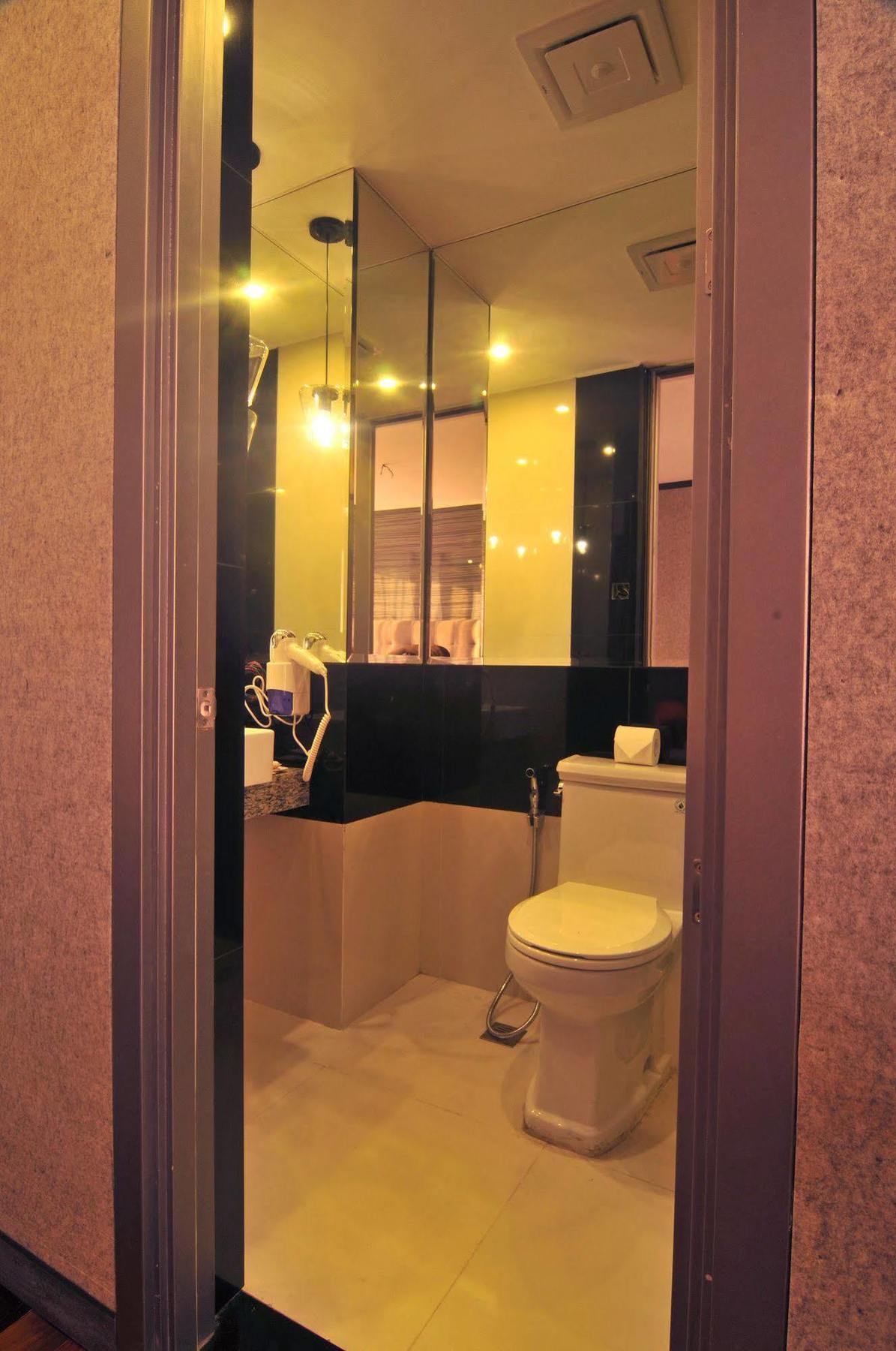 Hive Hotel Quezon City Zewnętrze zdjęcie