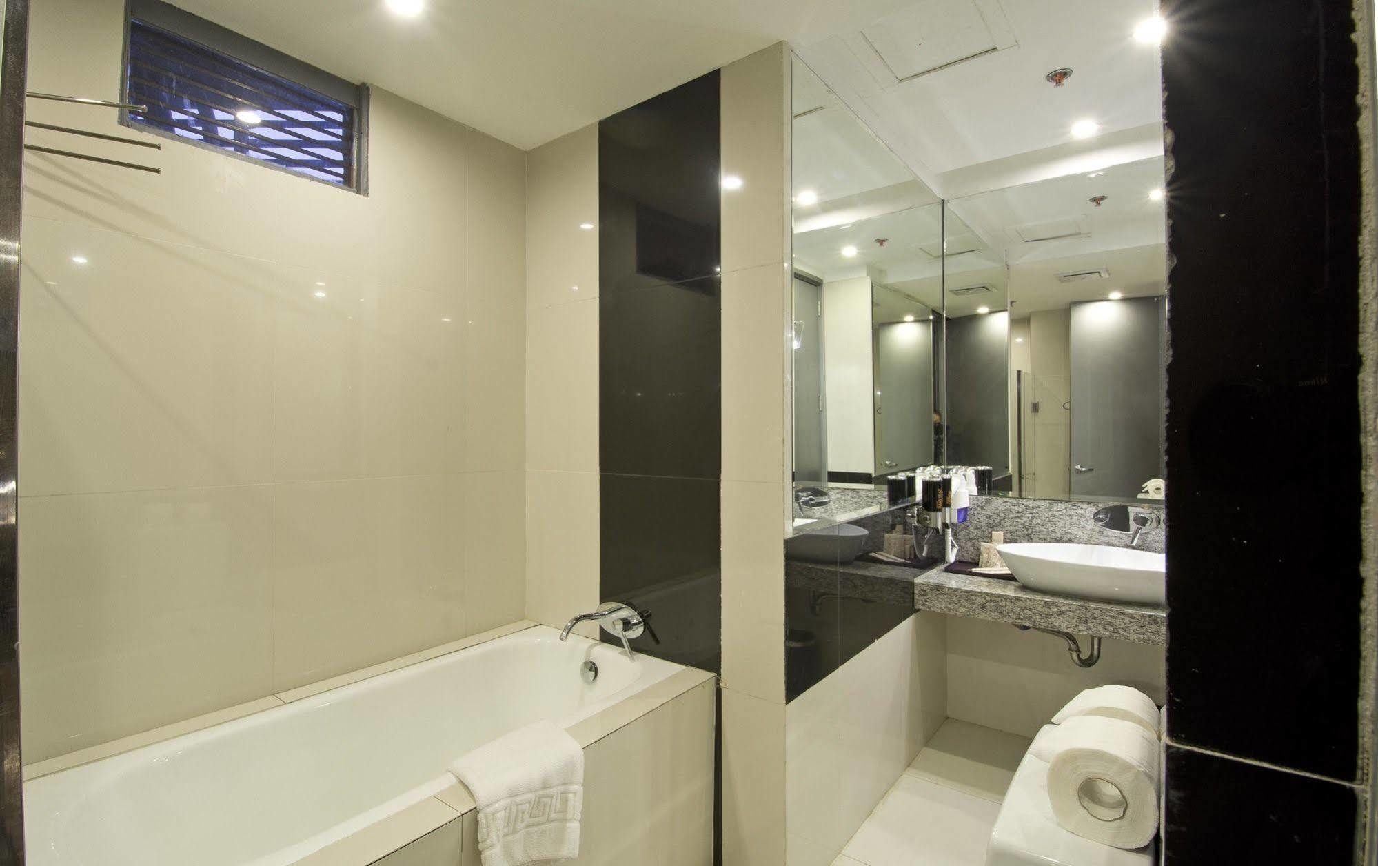 Hive Hotel Quezon City Zewnętrze zdjęcie