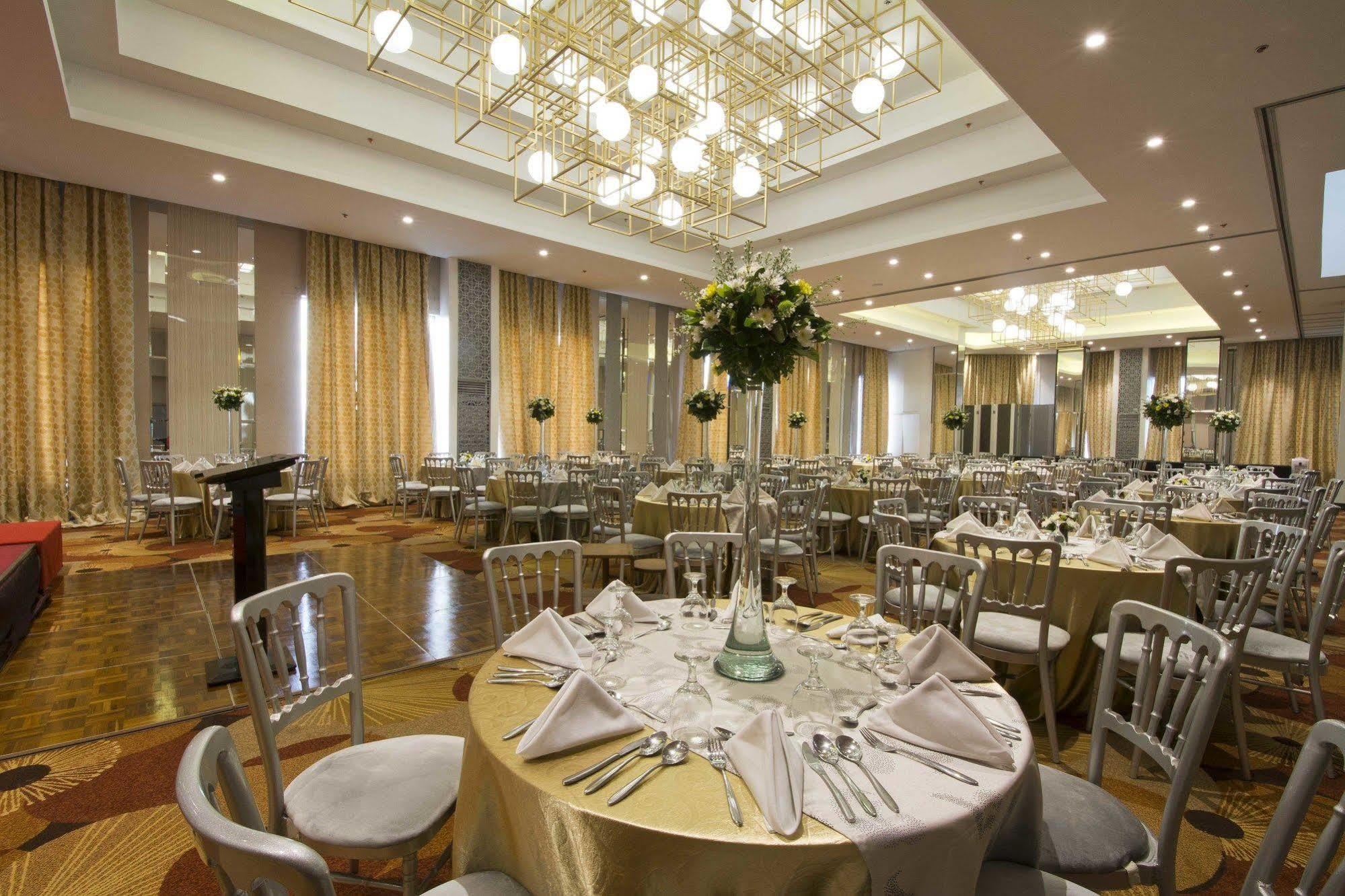 Hive Hotel Quezon City Zewnętrze zdjęcie